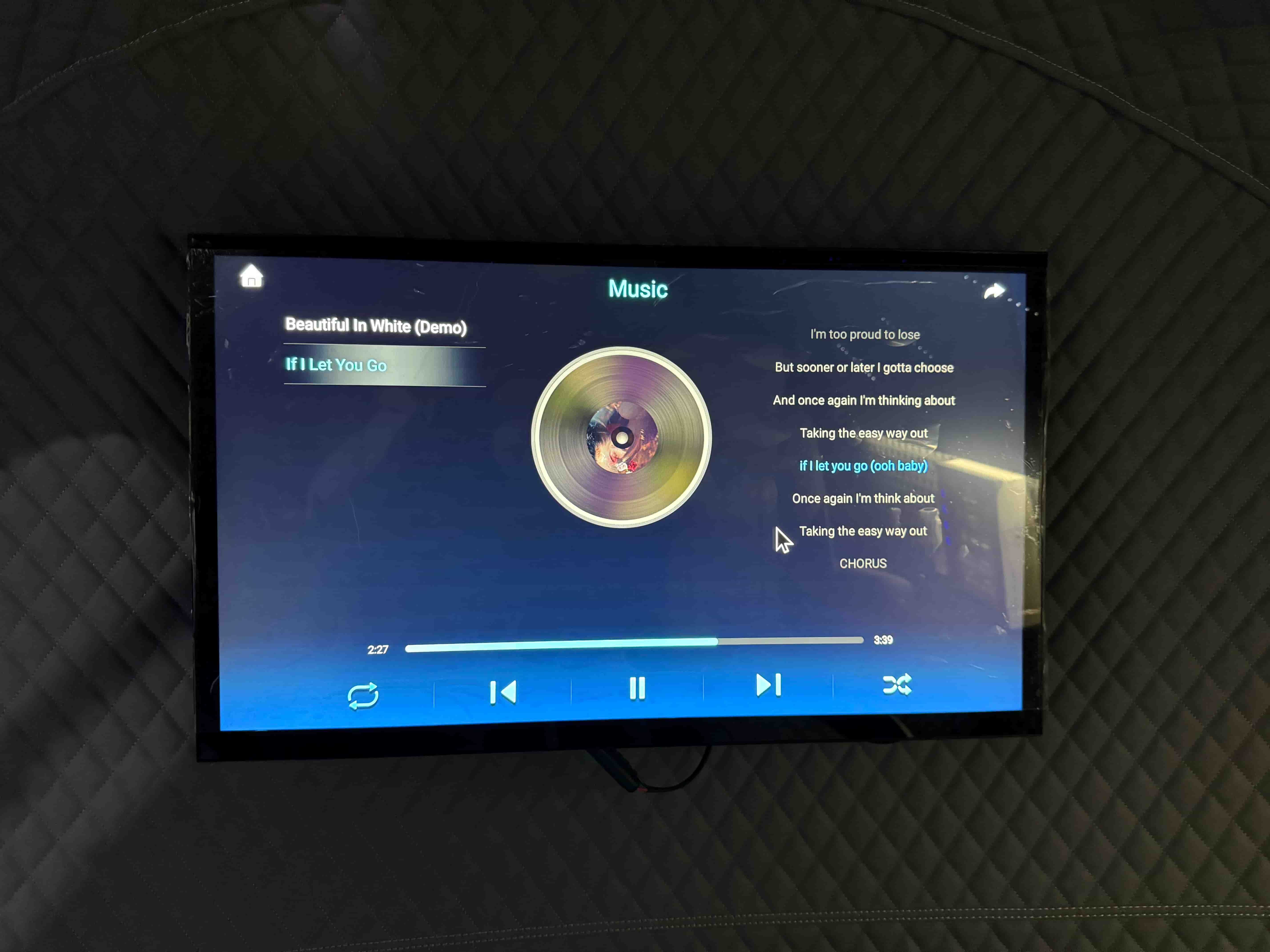 2.Immersive Audio-Visual Entertainment System